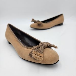 Salvatore Ferragamo Boutique Varina Suede Fringe Bow Beige Ballet Flats 7.5